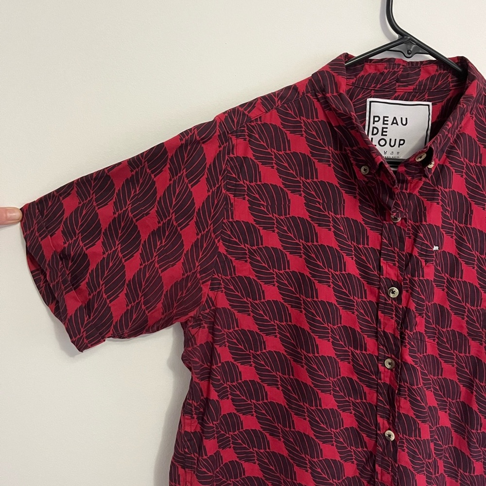 Peau de Loup Short Sleeved Button Up- Red with Navy Blue Leaf Design size 12